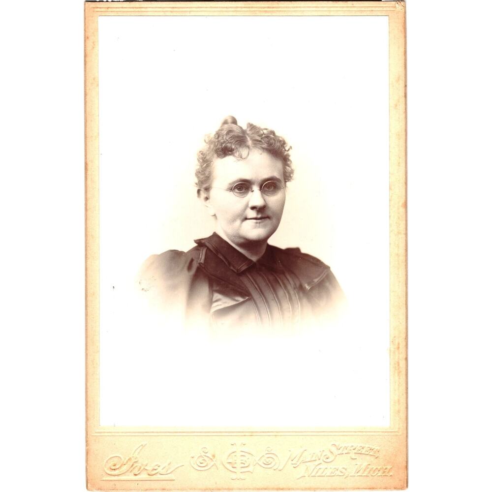 Cabinet Card Photograph Woman Ives Photography‎ Main Street Niles Michigan